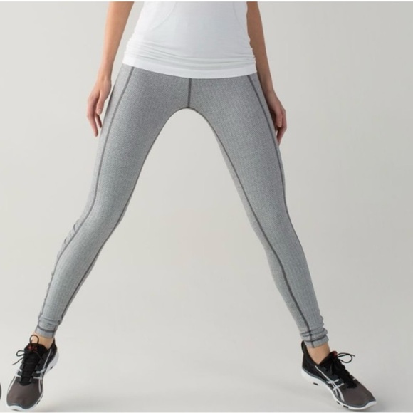 🐼Women Lululemon Athletica Gray and Black Leggings, size 4 - Picture 12 of 12
